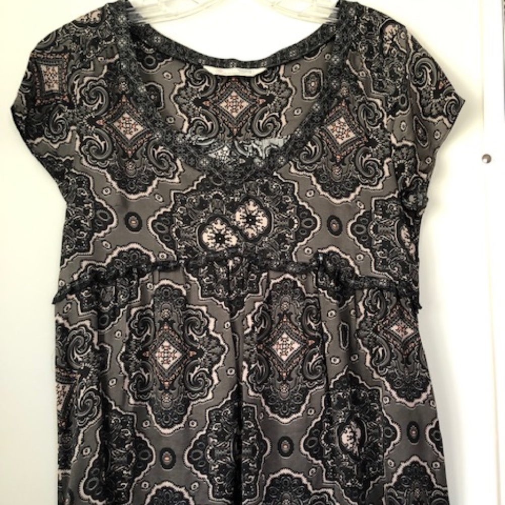 Odd Molly Blouse Shirt V-Neck and Ruffles Sz 1 EUC